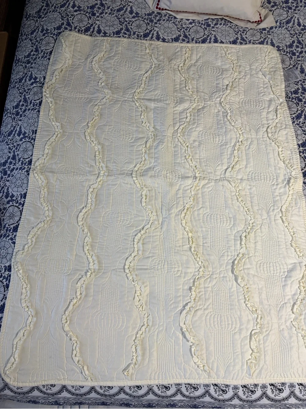 EUC Ivory Ruffled Crib blanket MEASUREMENTS ON TAG bundle